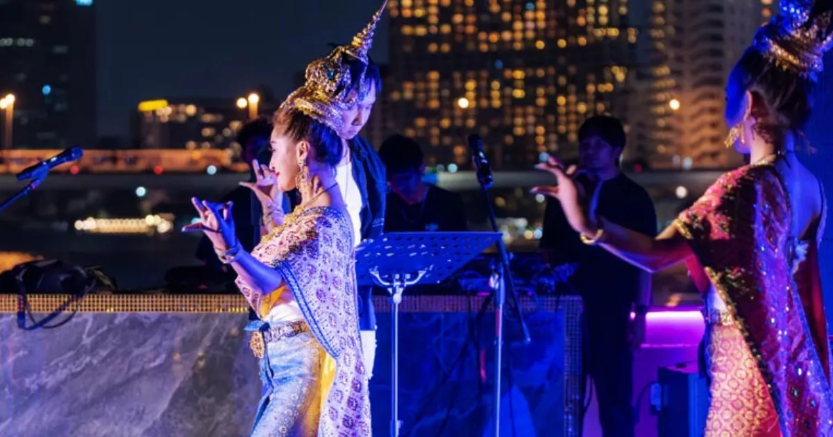 ชมการแสดงโชว์รำไทยที่สวยงามบนเรือดินเนอร์บางกอกเจ้าพระยา ครูซ